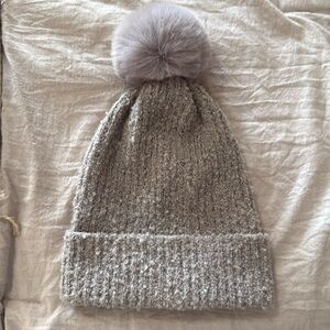 GRAY KNIT BEANIE